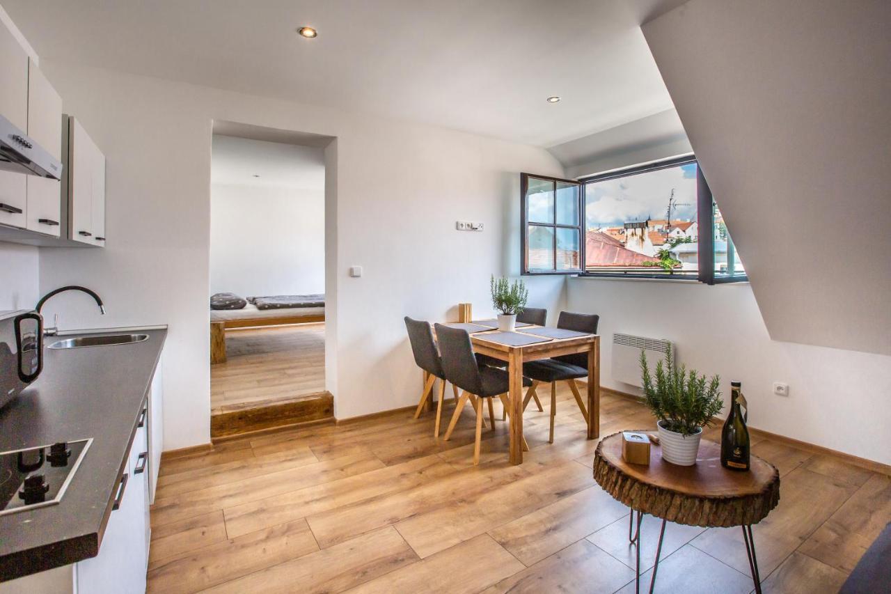 Apartmany Na Mikulasskem Namesti Зноймо Экстерьер фото