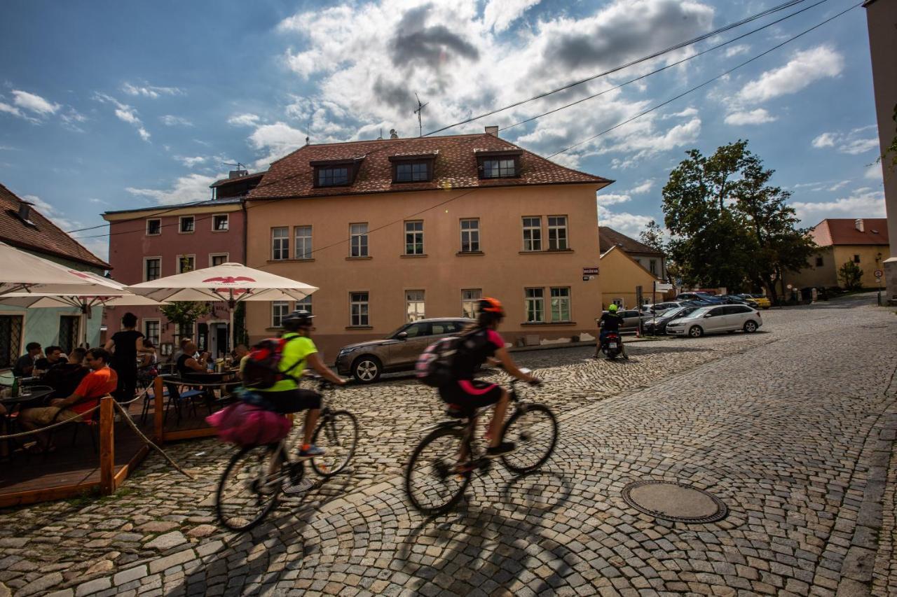 Apartmany Na Mikulasskem Namesti Зноймо Экстерьер фото