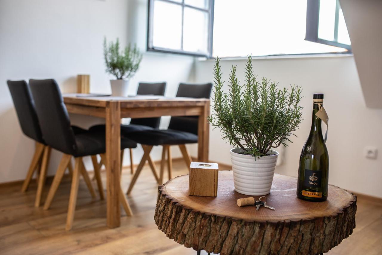 Apartmany Na Mikulasskem Namesti Зноймо Экстерьер фото