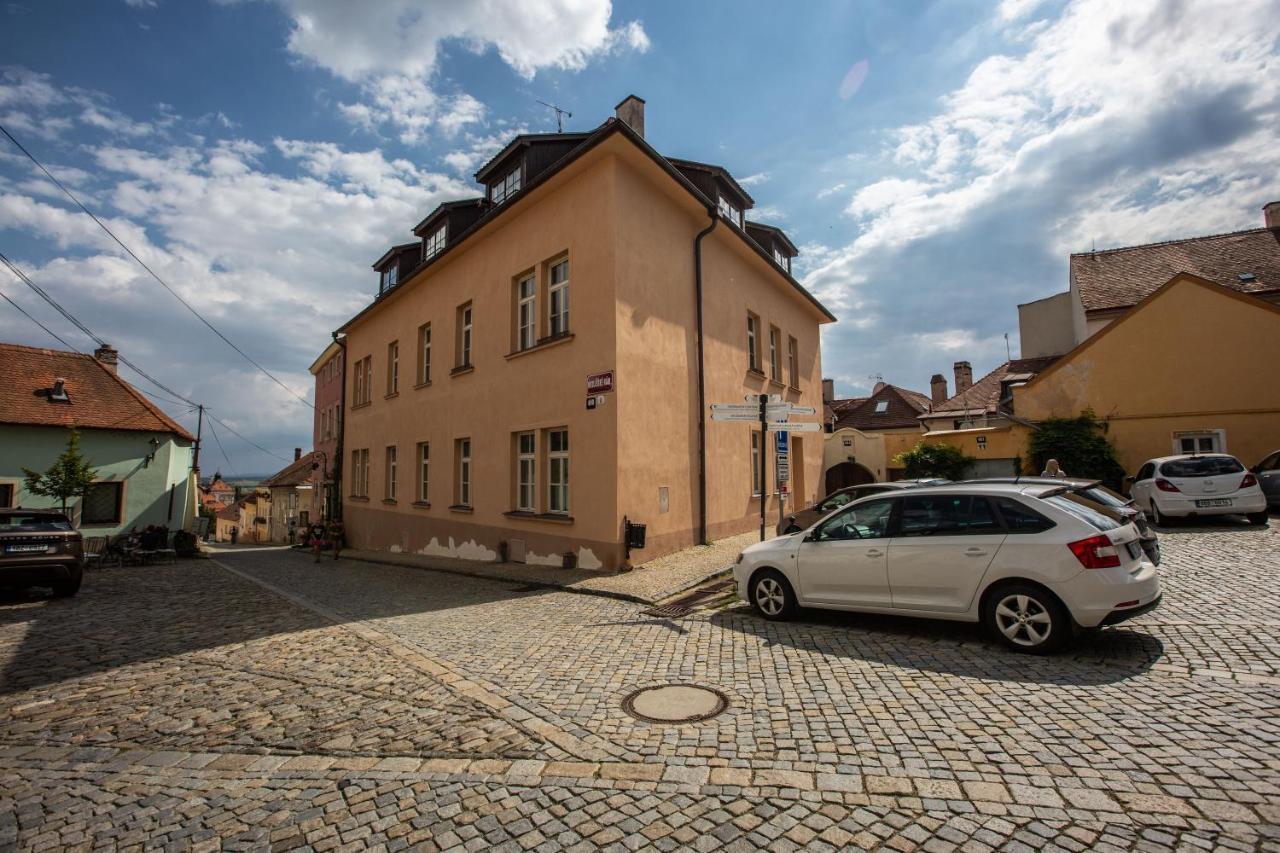 Apartmany Na Mikulasskem Namesti Зноймо Экстерьер фото