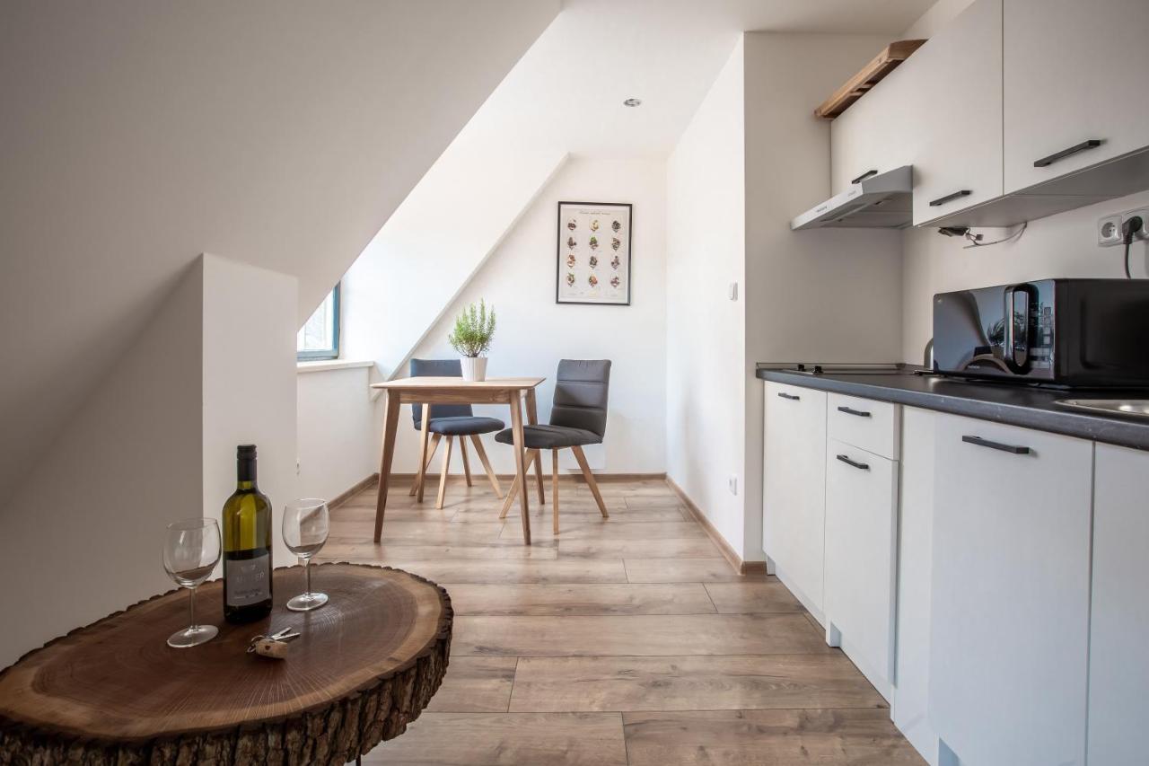 Apartmany Na Mikulasskem Namesti Зноймо Экстерьер фото
