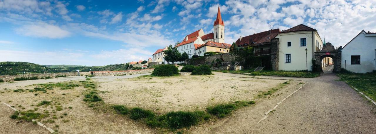 Apartmany Na Mikulasskem Namesti Зноймо Экстерьер фото